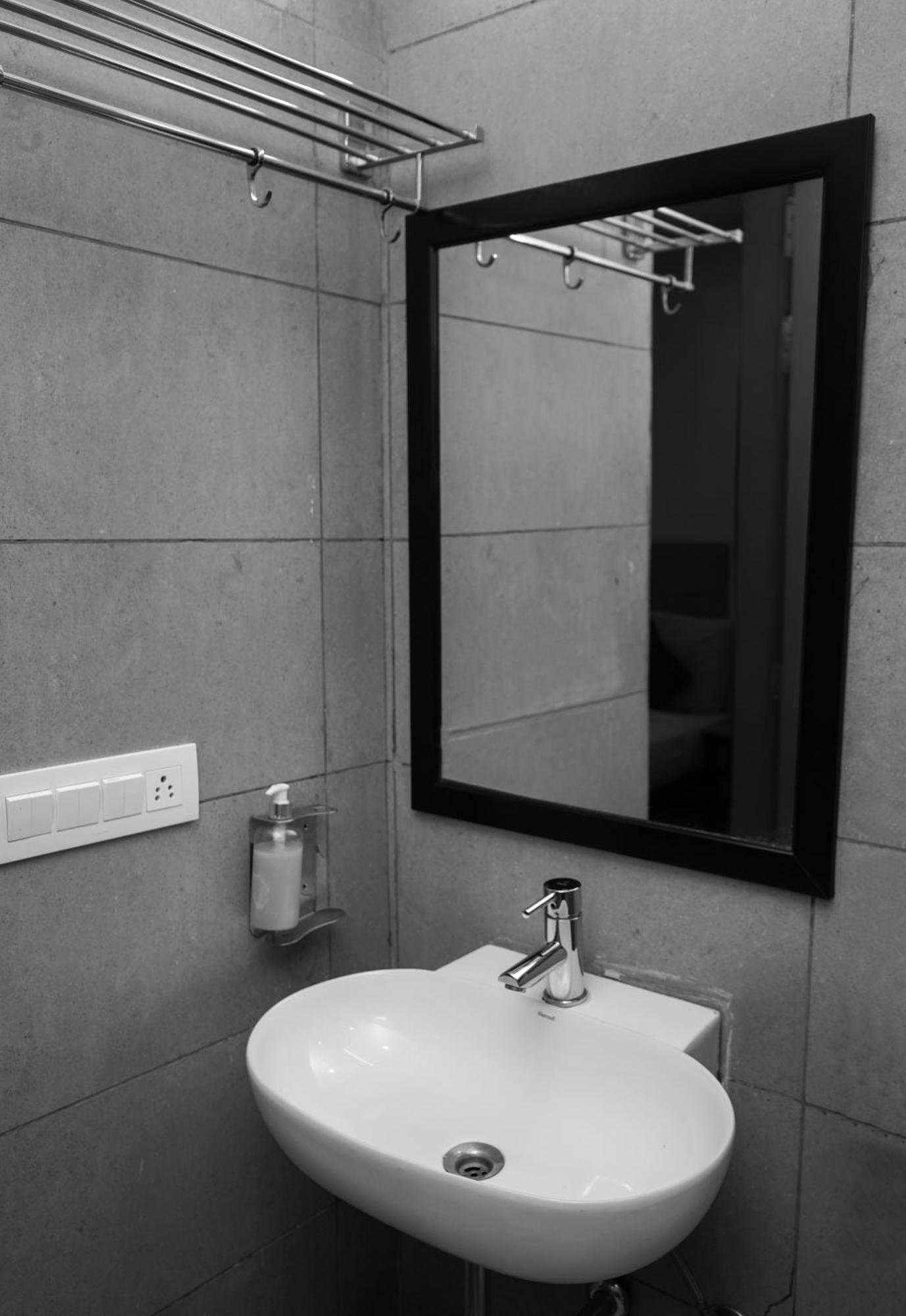 Suites Admiral Delhi Airport Νέο Δελχί Εξωτερικό φωτογραφία